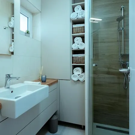 بيت للعطل Part - A - Privat Vizparttal شيوفوك