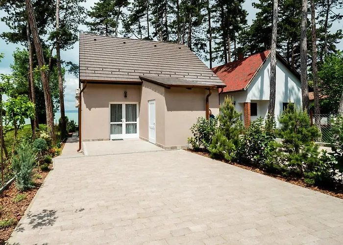 Part - A - Privat Vizparttal Casa de Férias Siófok